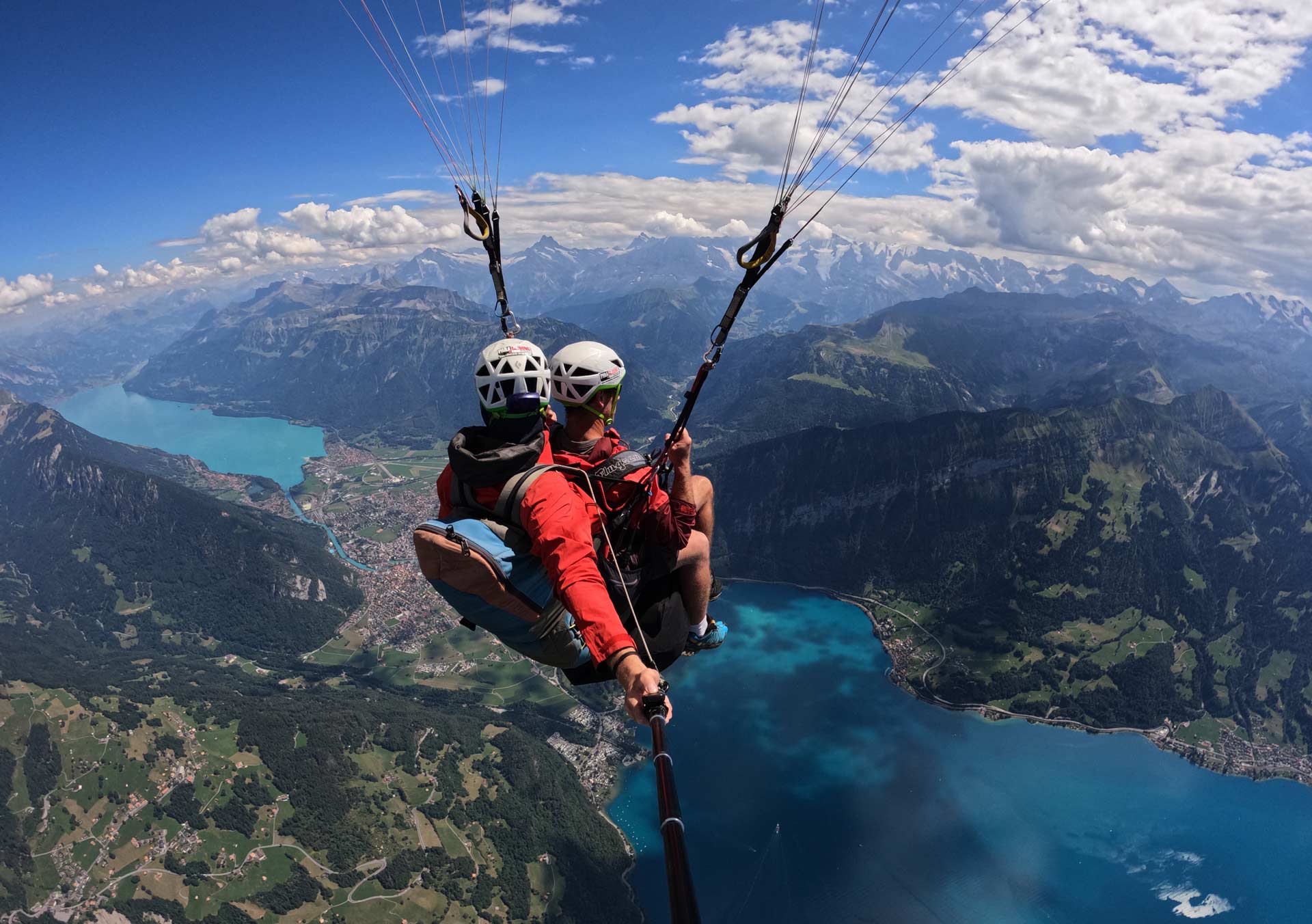 Double Airtime Paragliding Interlaken with view on both lakes